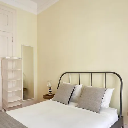 Renovated Spacious Baixa Apartment, By Timecooler Lisbon