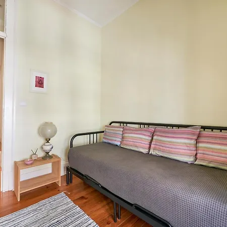 Renovated Spacious Baixa Apartment, By Timecooler * 리스본