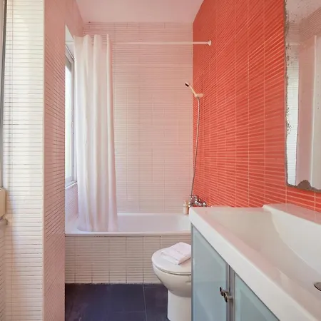 Renovated Spacious Baixa Apartment, By Timecooler 아파트 *