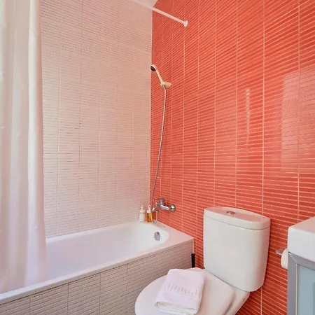 Renovated Spacious Baixa Apartment, By Timecooler Lisbon