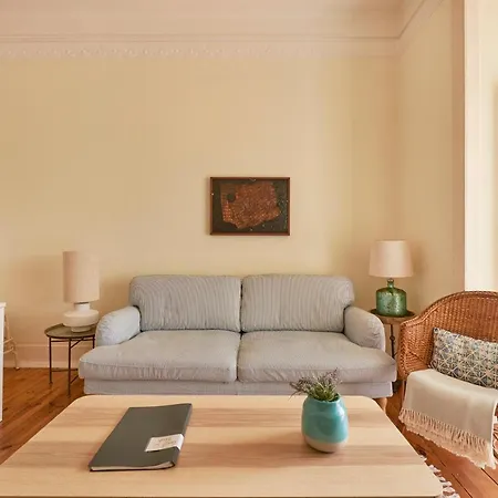 Renovated Spacious Baixa Apartment, By Timecooler Lisbon