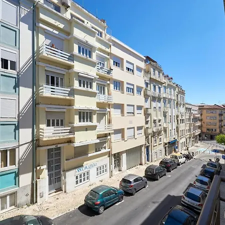 Renovated Spacious Baixa Apartment, By Timecooler * Lisbona