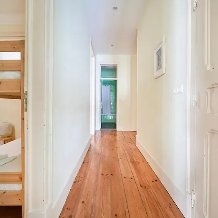 Renovated Spacious Baixa Apartment, By Timecooler 리스본