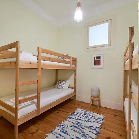 Renovated Spacious Baixa Apartment, By Timecooler شقة *