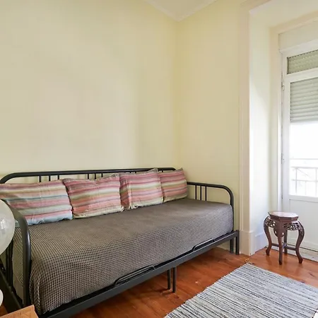 Renovated Spacious Baixa Apartment, By Timecooler شقة